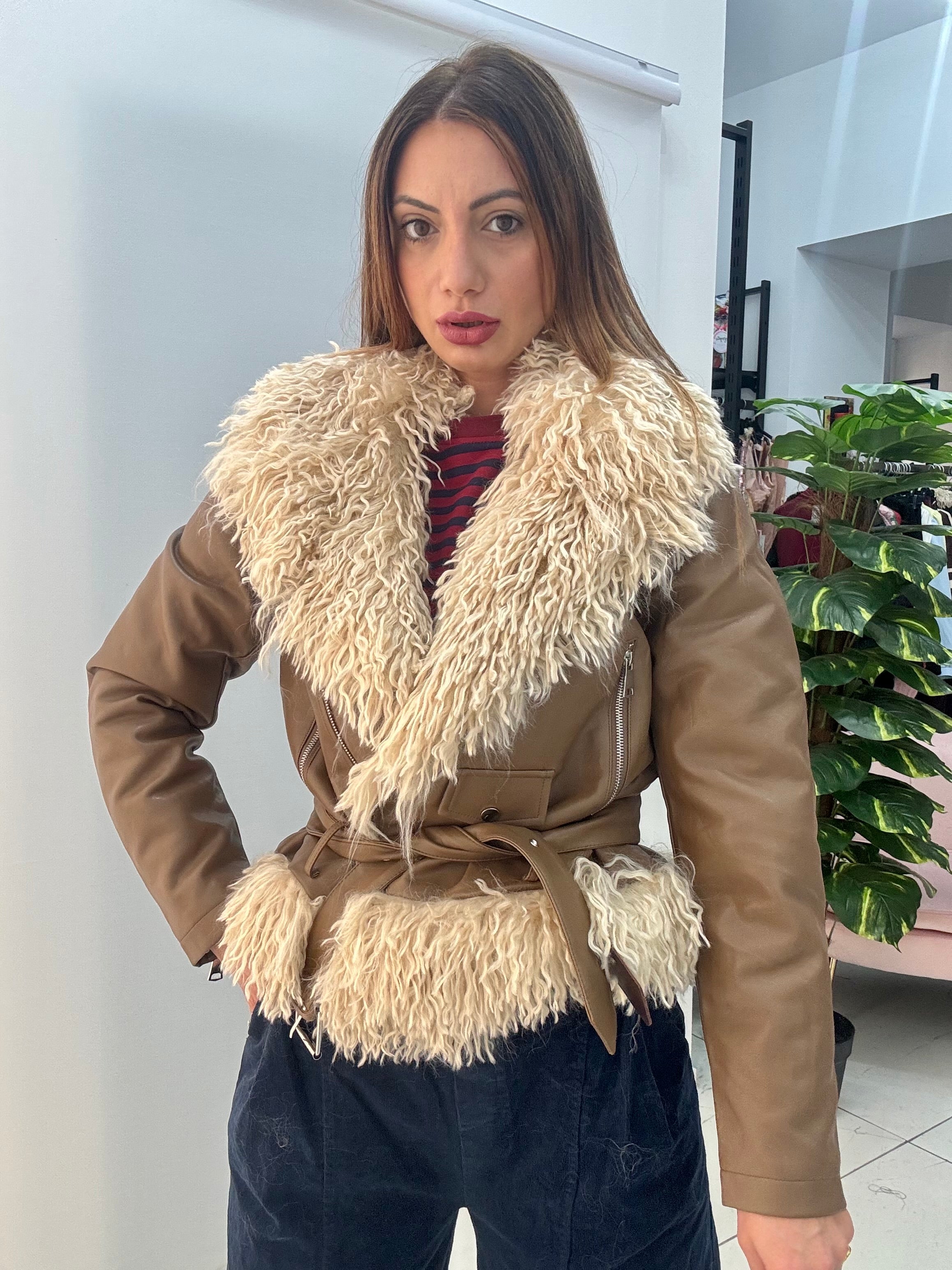 Montone Simona Camel